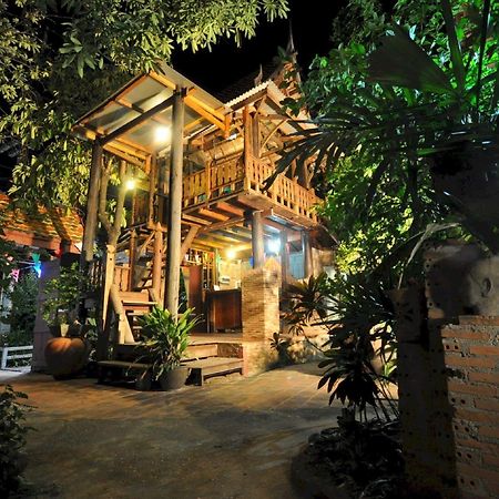 Ayutthaya Bouchic Hostel Eksteriør bilde