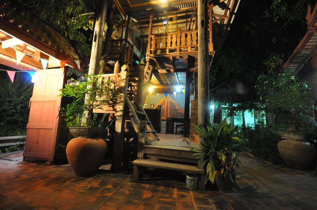 Ayutthaya Bouchic Hostel Eksteriør bilde