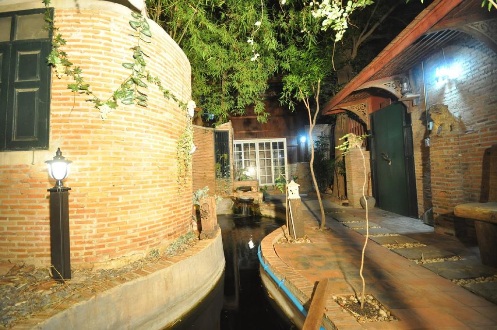 Ayutthaya Bouchic Hostel Eksteriør bilde