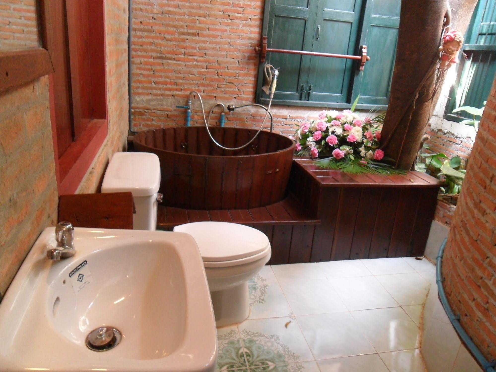 Ayutthaya Bouchic Hostel Eksteriør bilde