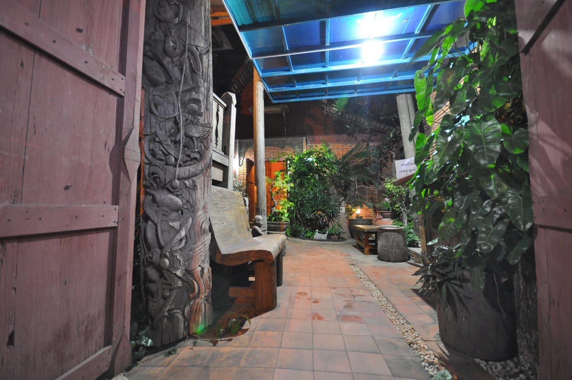 Ayutthaya Bouchic Hostel Eksteriør bilde