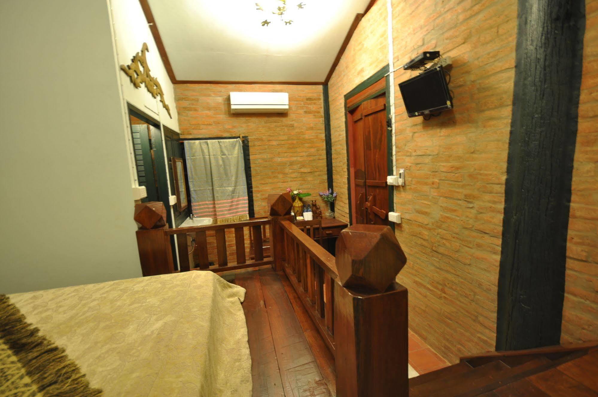 Ayutthaya Bouchic Hostel Eksteriør bilde