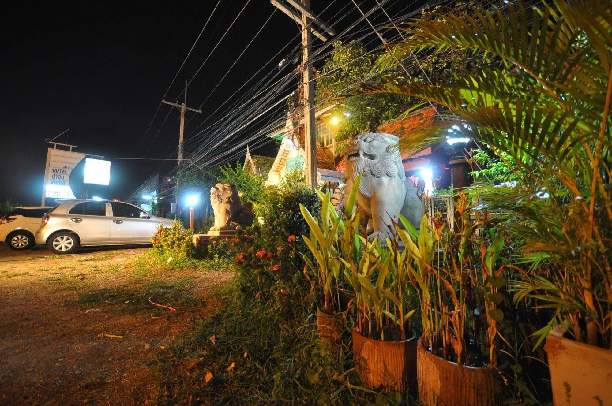 Ayutthaya Bouchic Hostel Eksteriør bilde