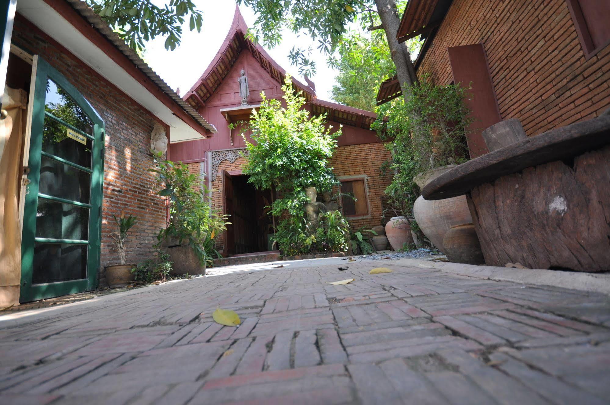 Ayutthaya Bouchic Hostel Eksteriør bilde